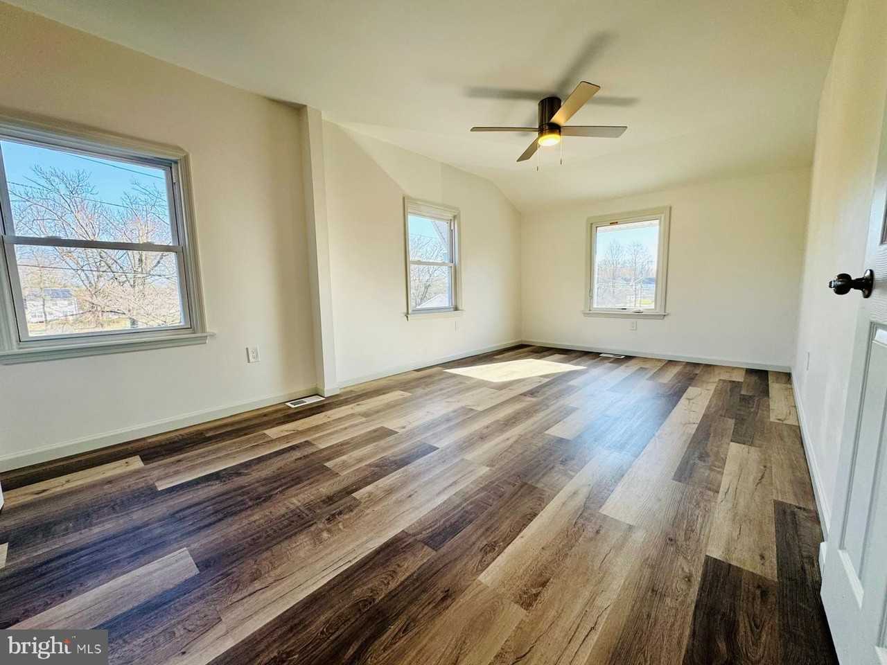 552 Merchant St - Photo 7 of 15