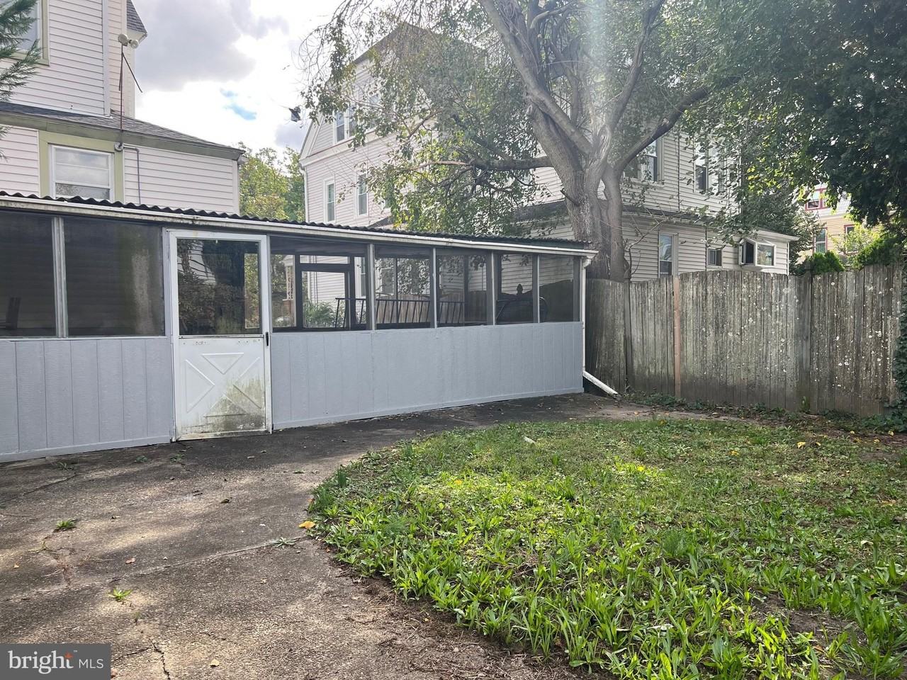 23 Lincoln Ave - Photo 3 of 16