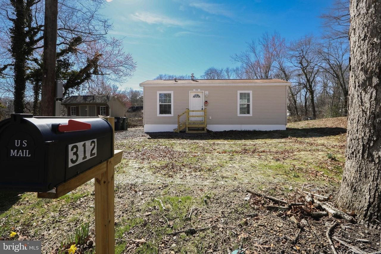 312 Crystal Dr - Photo 2 of 23