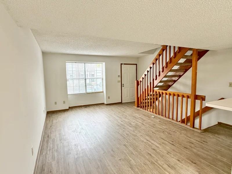 5073 Singleton Dr - Photo 3 of 14