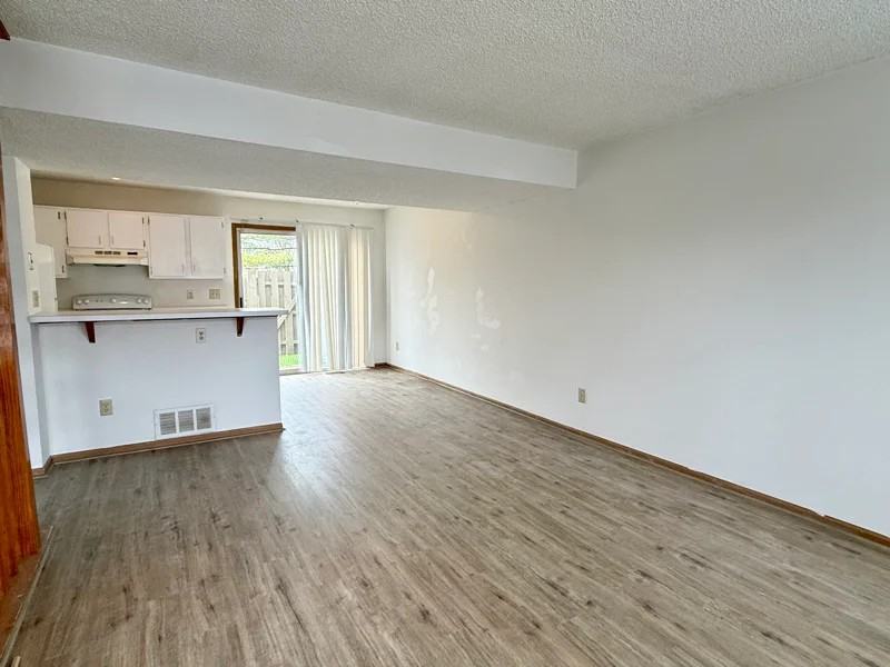 5073 Singleton Dr - Photo 5 of 14