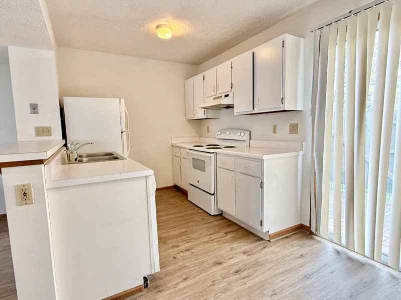 5073 Singleton Dr - Photo 6 of 14