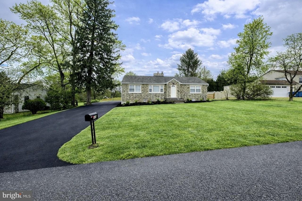 551 Fernhill Rd - Photo 2 of 29