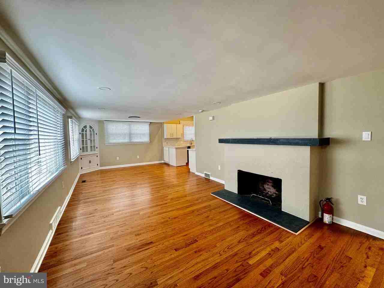 551 Fernhill Rd - Photo 3 of 29