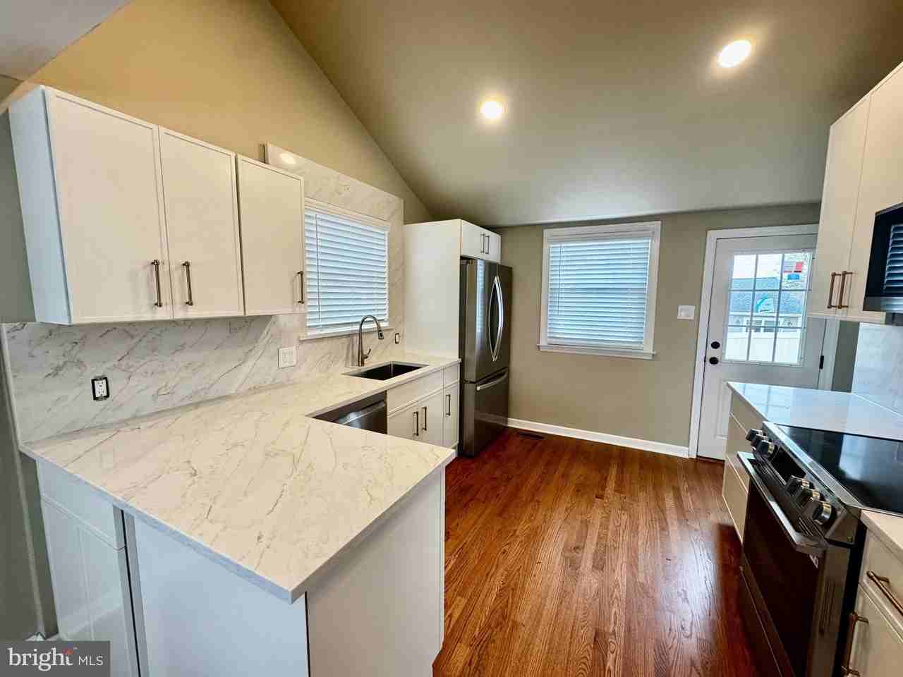 551 Fernhill Rd - Photo 5 of 29