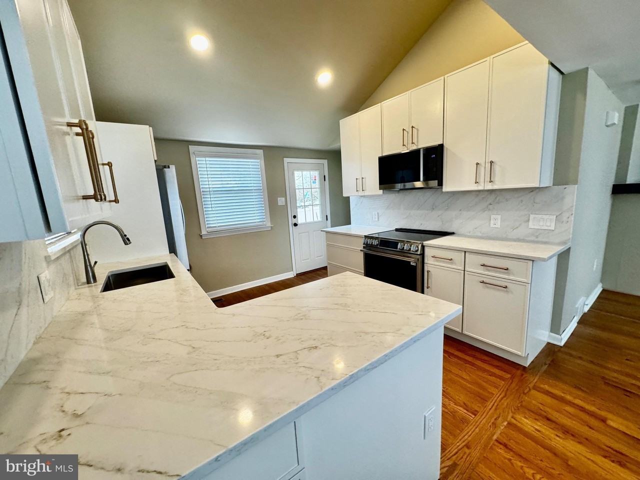 551 Fernhill Rd - Photo 6 of 29