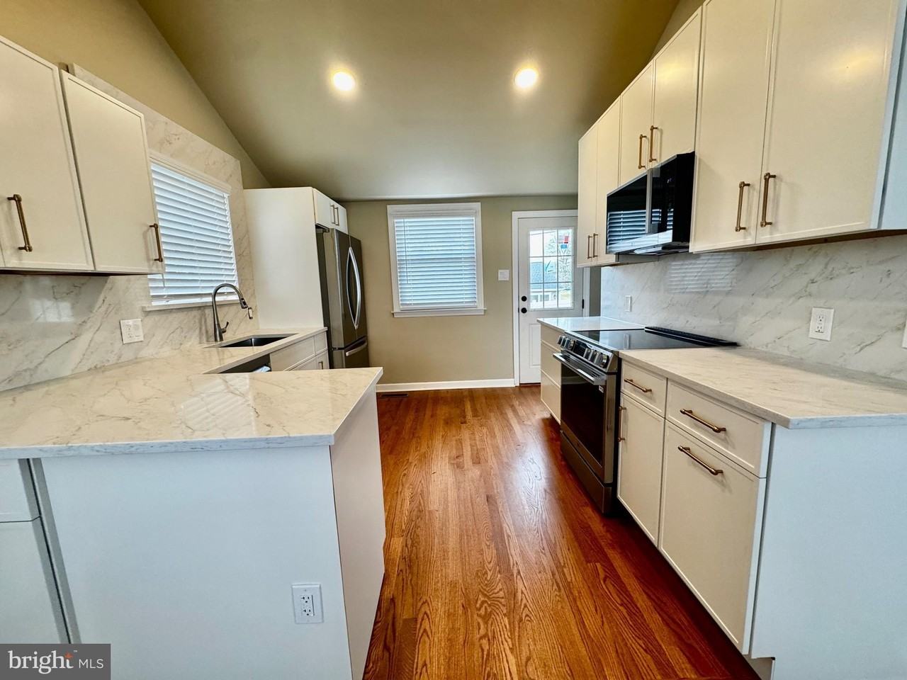 551 Fernhill Rd - Photo 7 of 29