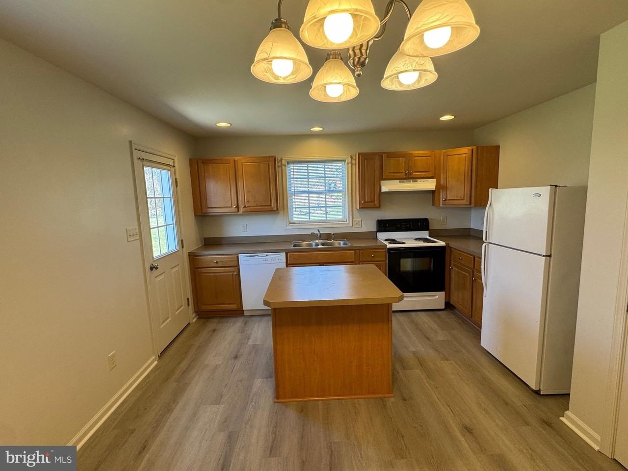 145 Fayette St - Photo 7 of 12