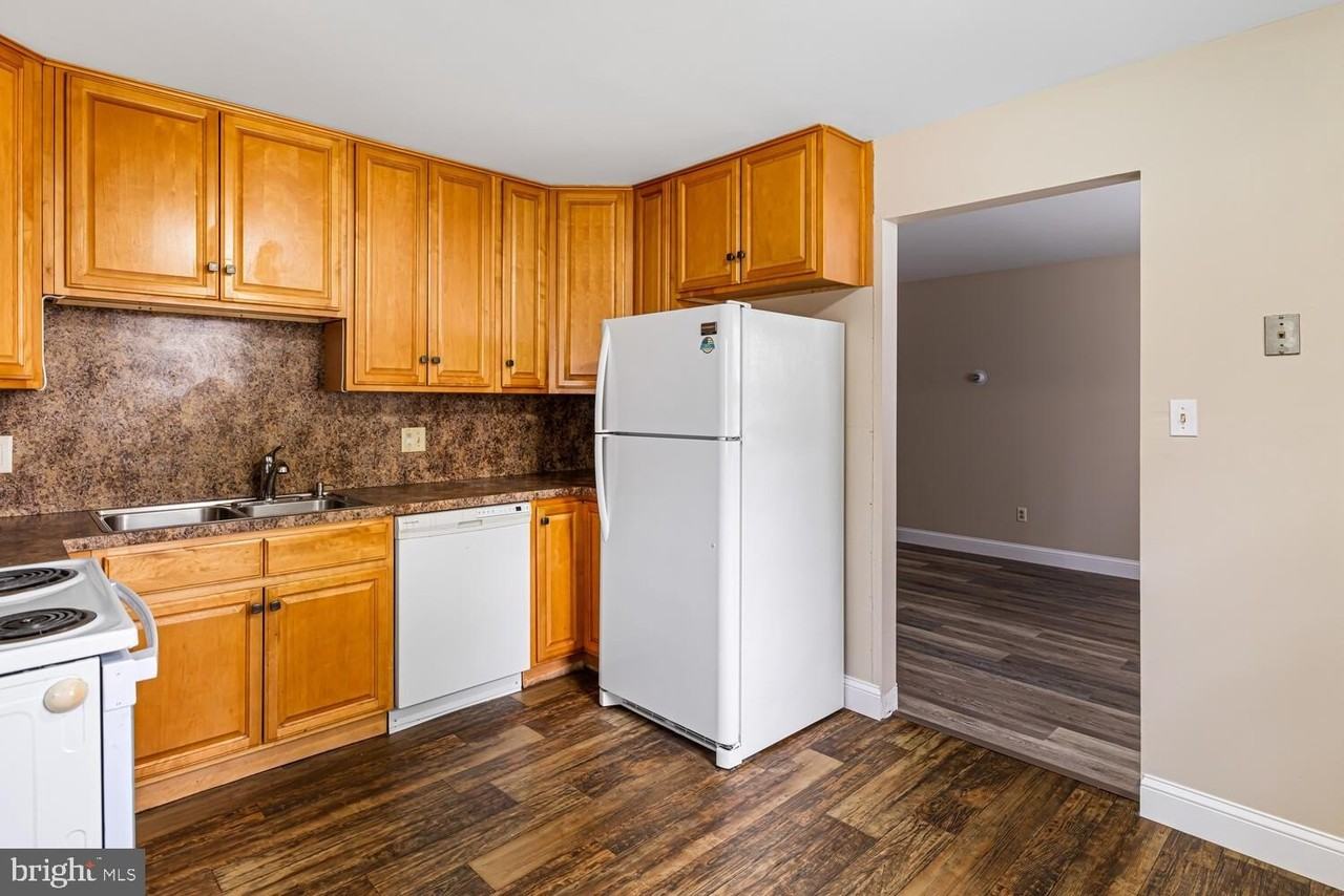 429 Edgemont Ave - Photo 3 of 20