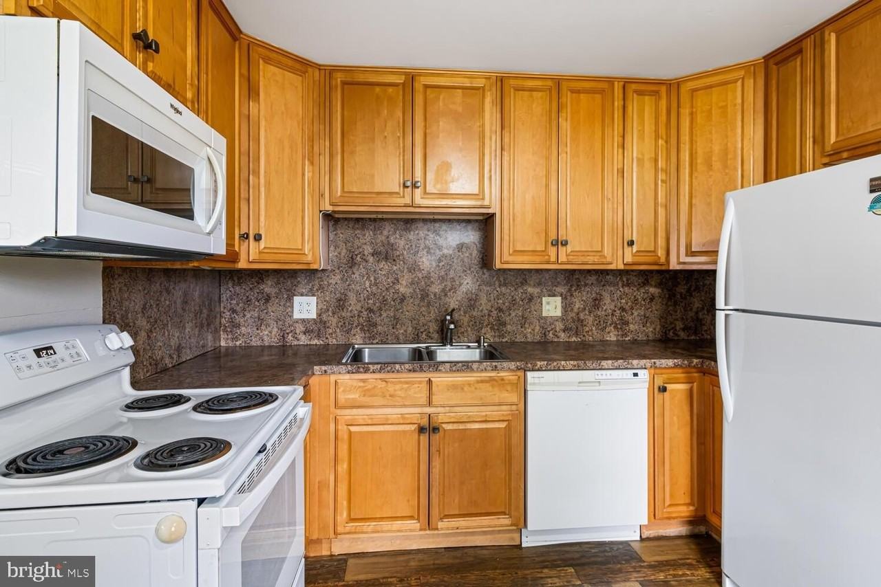 429 Edgemont Ave - Photo 4 of 20