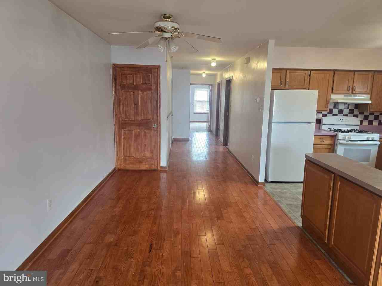 524 Longshore Ave - Photo 5 of 22