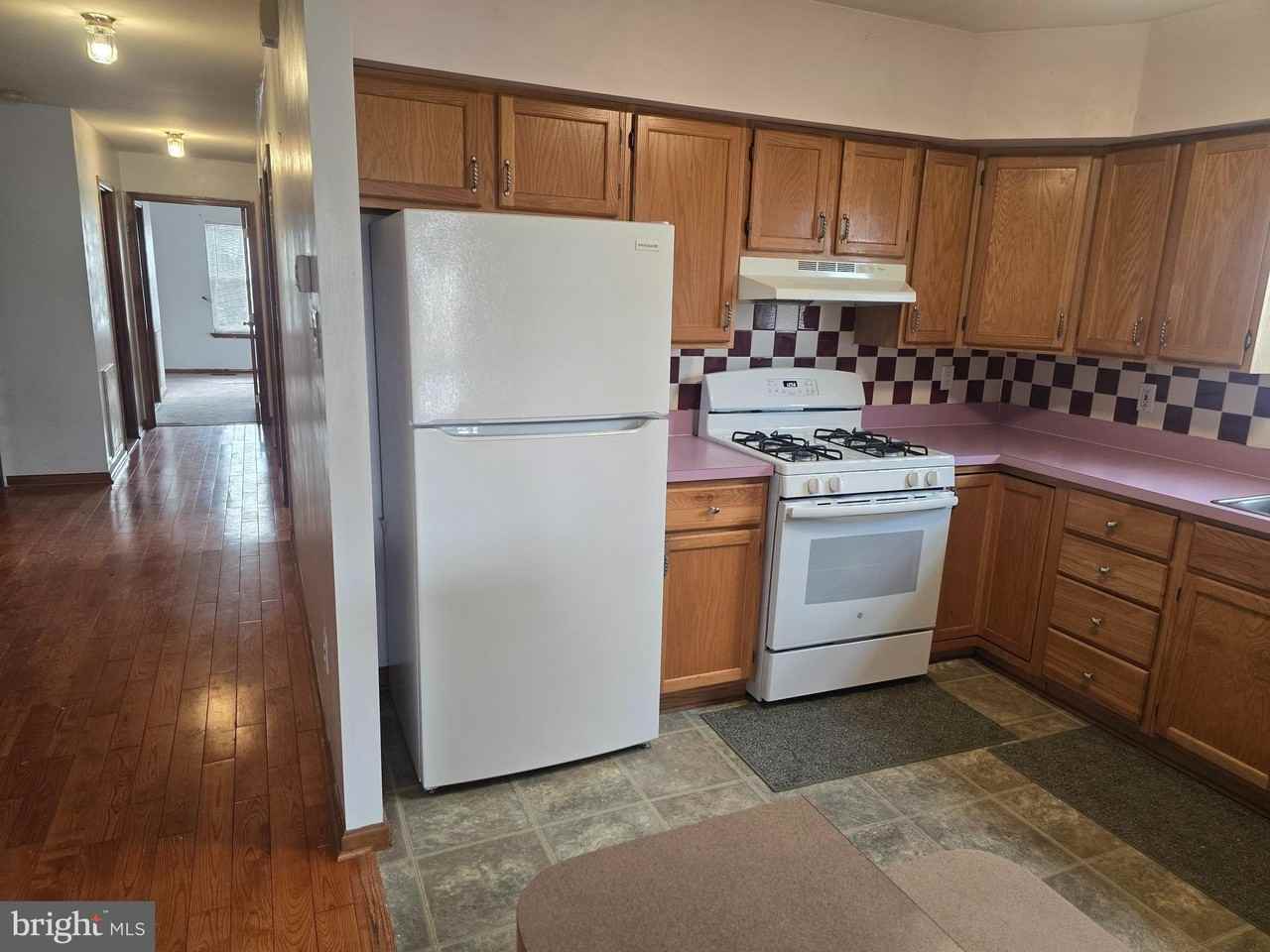 524 Longshore Ave - Photo 7 of 22