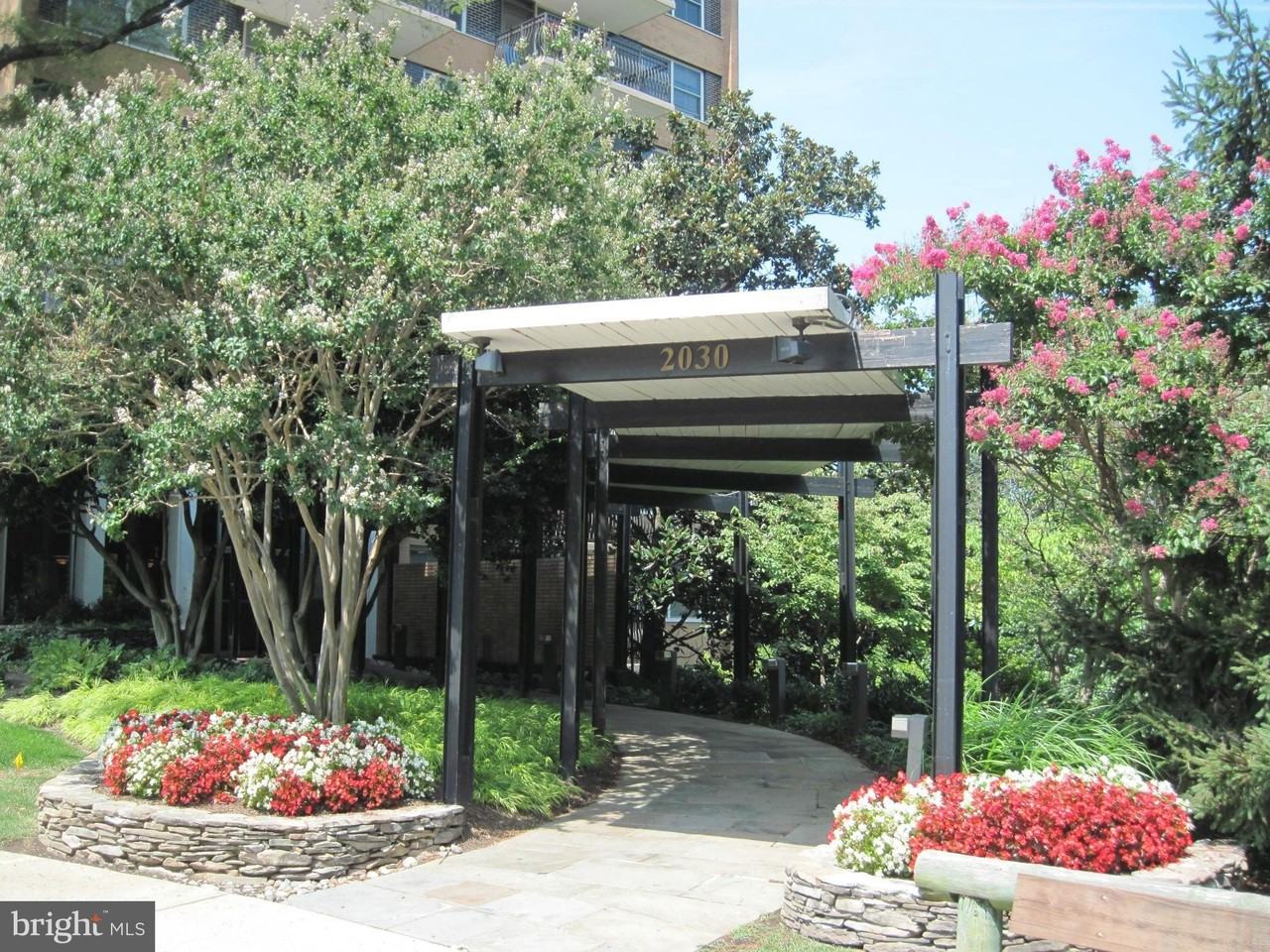 2030 N Adams St Apt 1008 - Photo 2 of 26