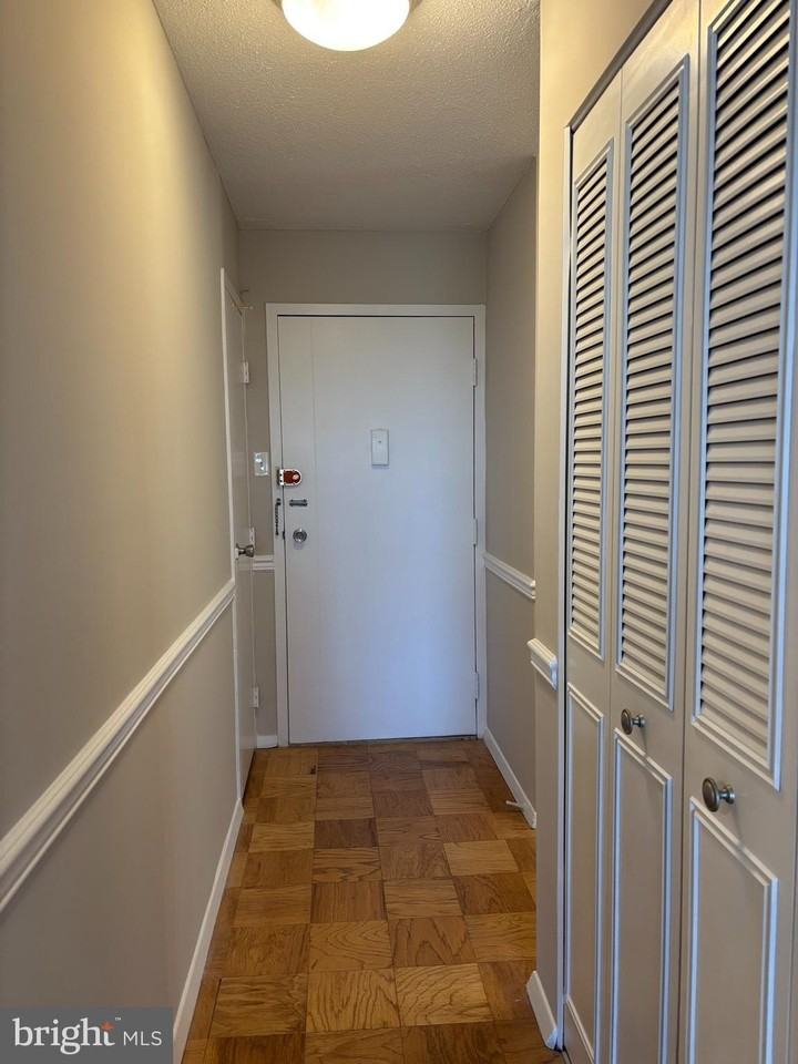 2030 N Adams St Apt 1008 - Photo 4 of 26