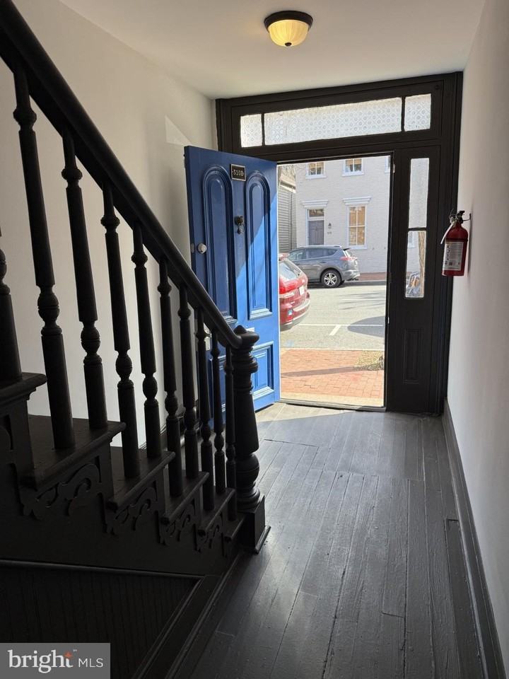 510 Caroline St Unit B - Photo 3 of 22