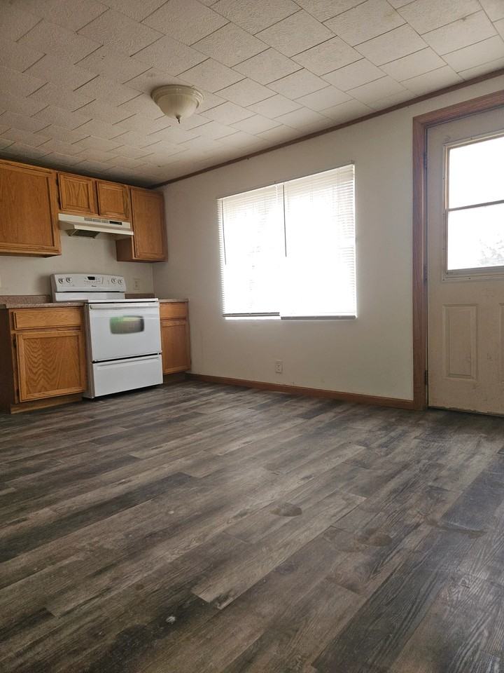 Paul Ave S - Photo 3 of 16