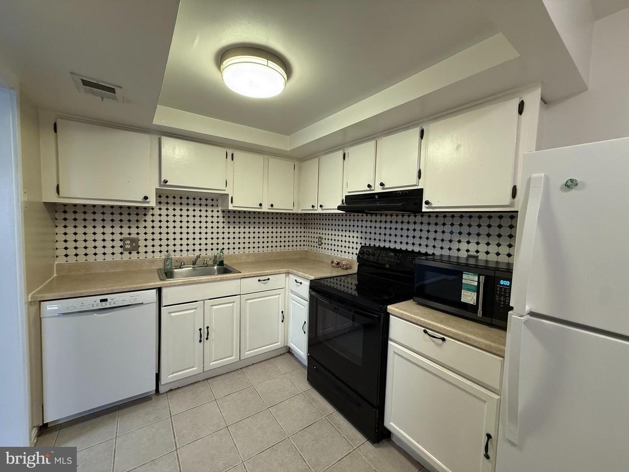 8766 Walutes Cir Unit D #D - Photo 3 of 15