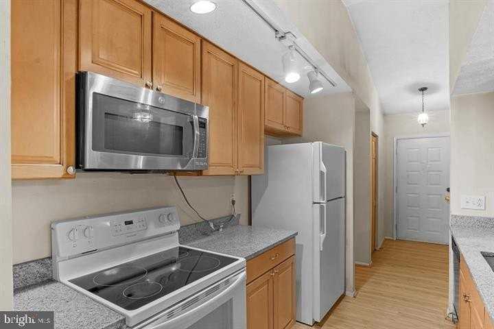 8406 Rainbow Bridge Ln - Photo 3 of 8