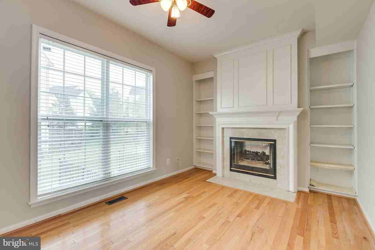 12798 Thacker Hill Ct - Photo 7 of 30