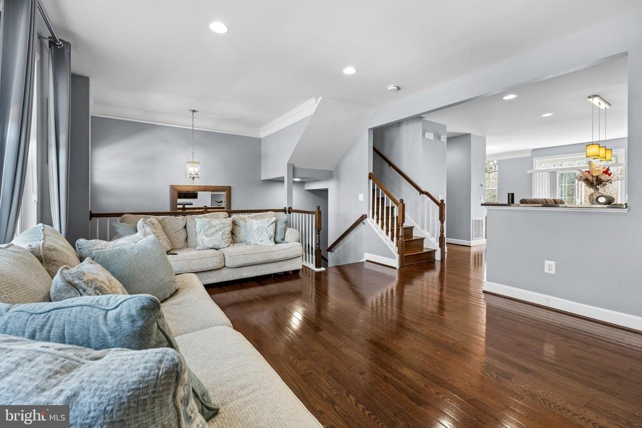 16729 Shackleford Way - Photo 6 of 50