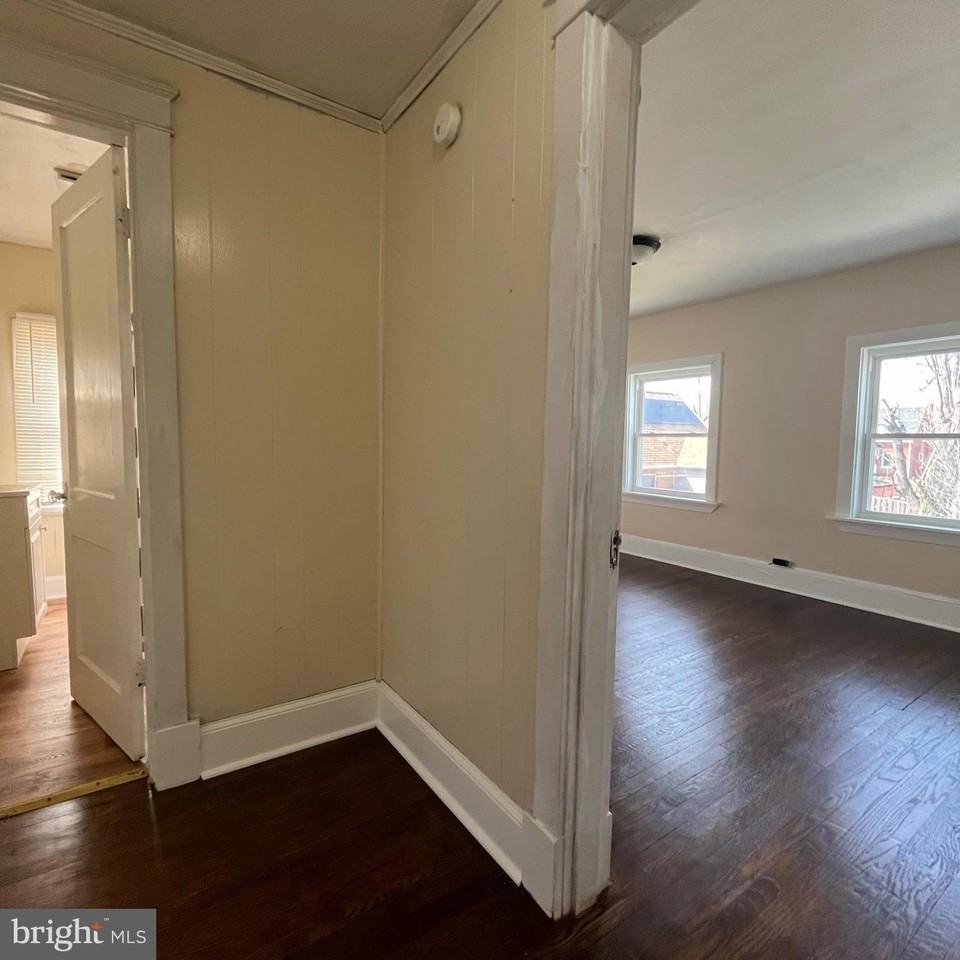 609 Smithfield Ave - Photo 6 of 18