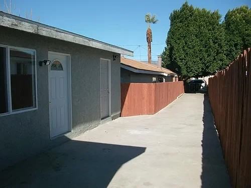 26001 Juanita St - Photo 2 of 10