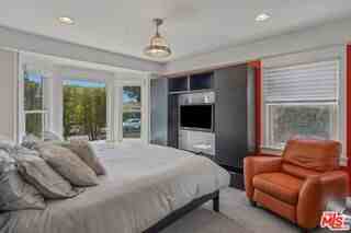 1749 Hill St - Photo 4 of 8