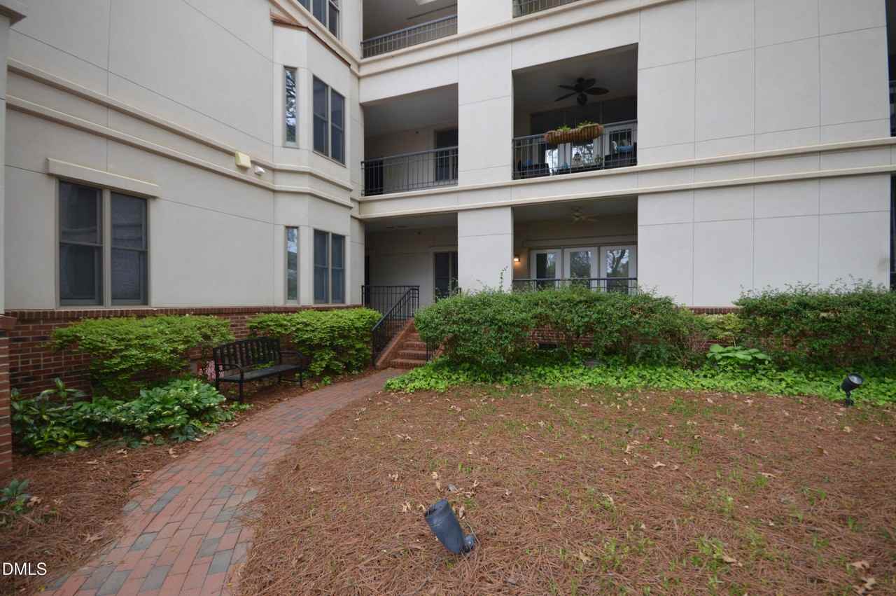 236 E Davie St - Photo 6 of 22