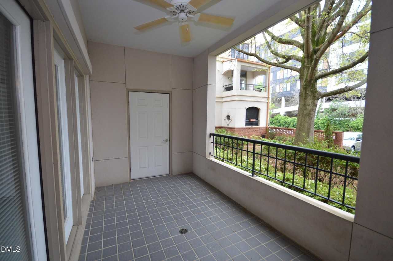 236 E Davie St - Photo 7 of 22