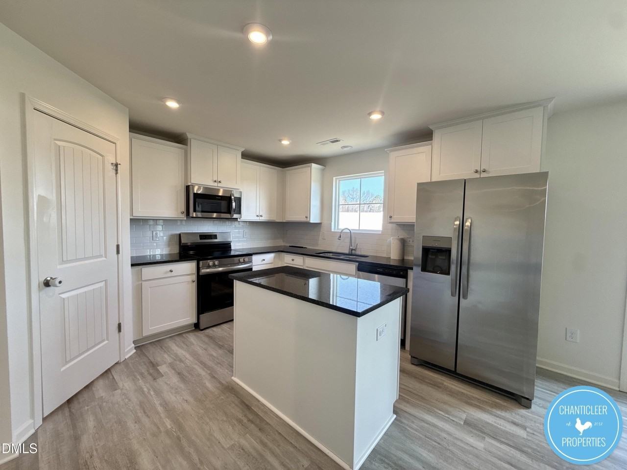 49 Suhani Ln - Photo 5 of 36