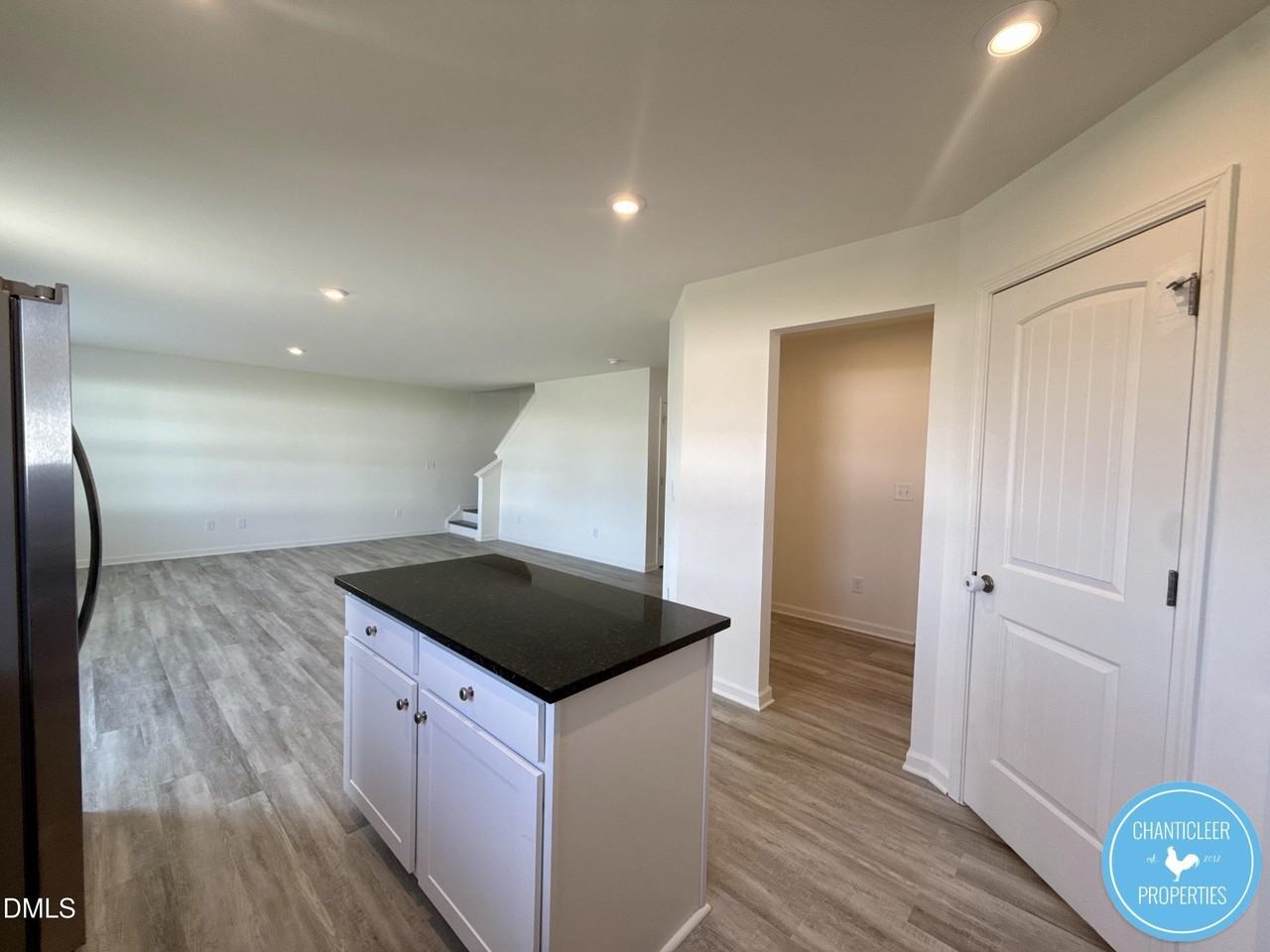 49 Suhani Ln - Photo 6 of 36