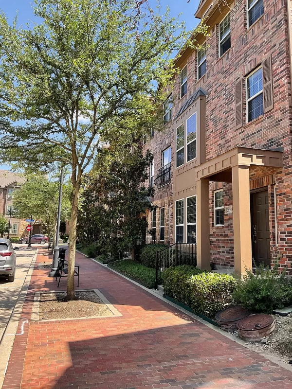 3890 Everwood Ln - Photo 2 of 32