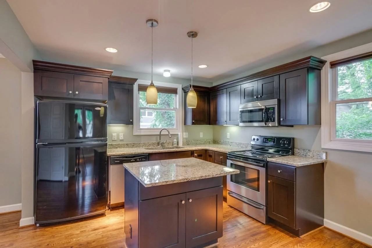 6104 Nashua Ave - Photo 4 of 16