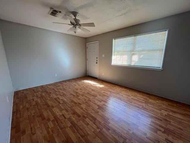 2410 Yorktown Dr - Photo 3 of 14