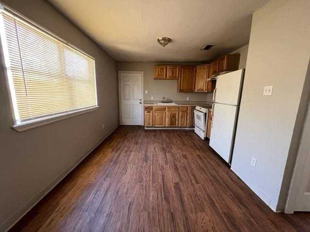 2410 Yorktown Dr - Photo 6 of 14