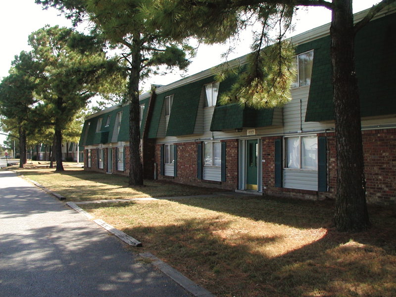 2718 Claudette Rd - Photo 2 of 7