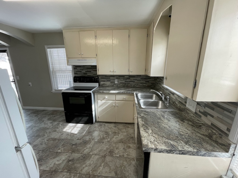 1909 N 48th St - Photo 4 of 21