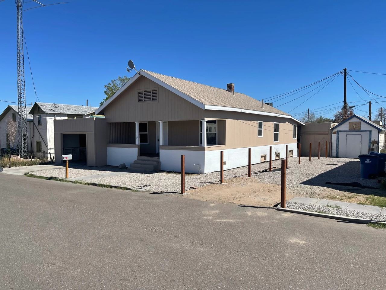 407 La Mesa Way - Photo 2 of 20