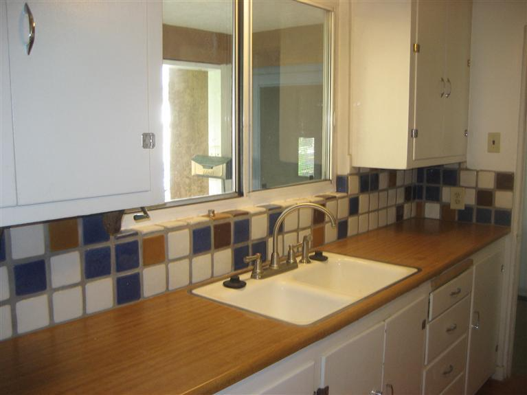 708 Carlisle Blvd Ne - Photo 3 of 8