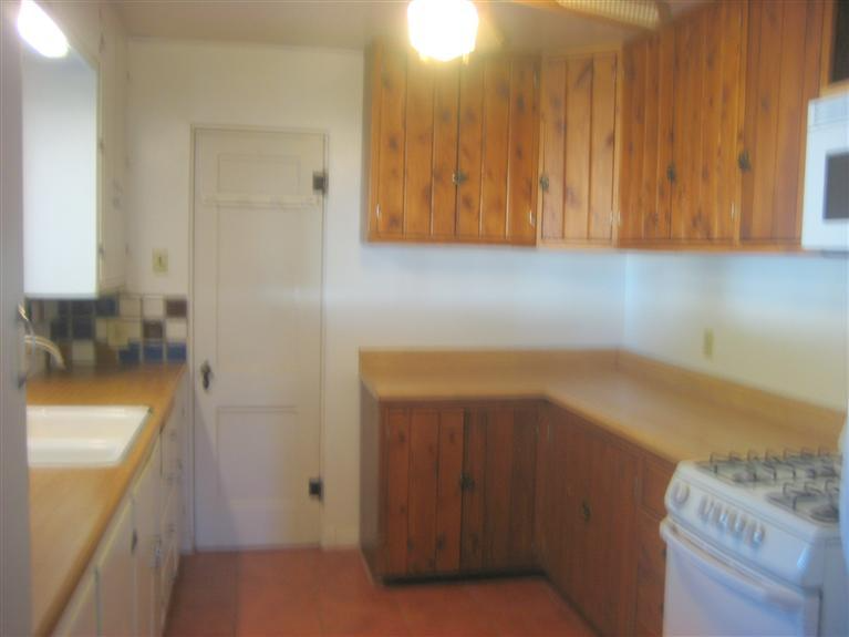 708 Carlisle Blvd Ne - Photo 4 of 8