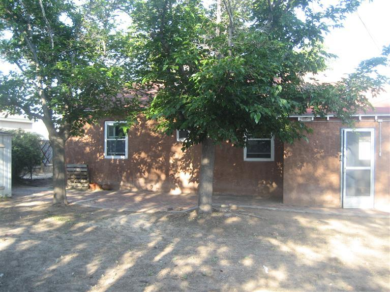 708 Carlisle Blvd Ne - Photo 7 of 8