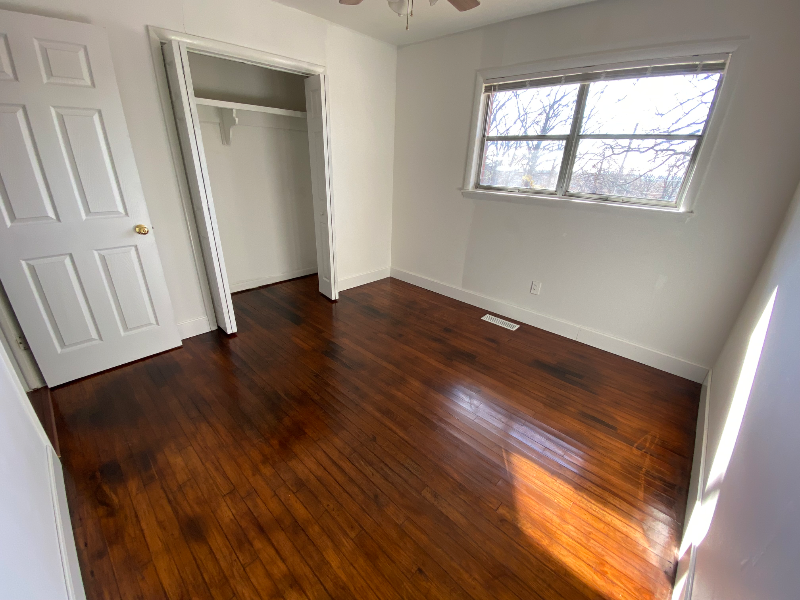 1140 N Valley View Dr - Photo 2 of 11