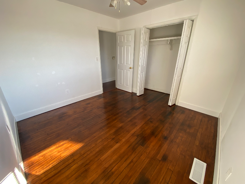 1140 N Valley View Dr - Photo 3 of 11