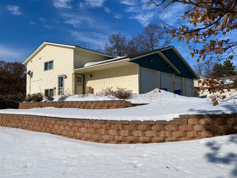 2447 Main St S - Photo 3 of 16