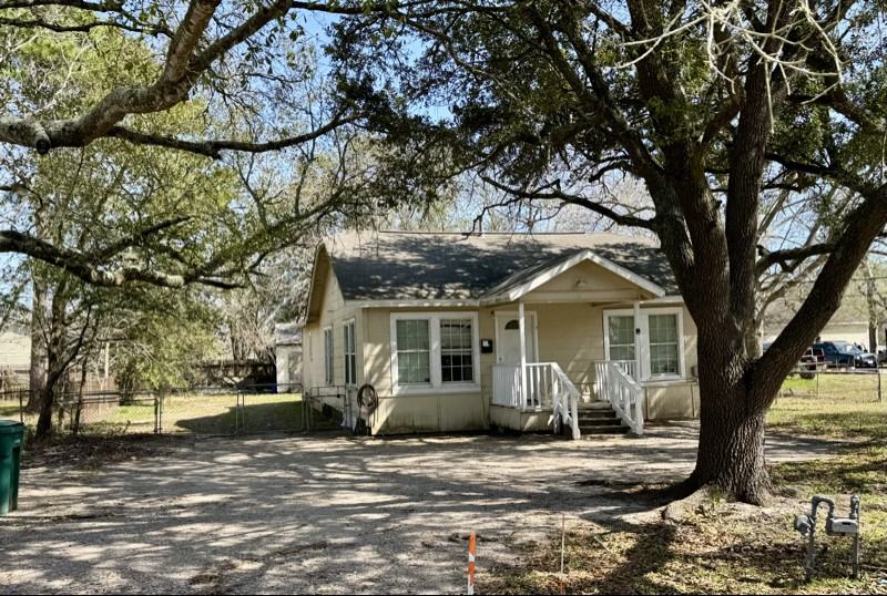 2207 Howell Ave - Photo 2 of 15