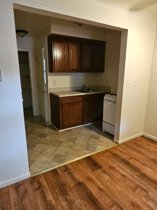 2628 Galpin Ave - Photo 7 of 8