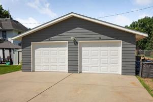 featured image of 212 Lake St E