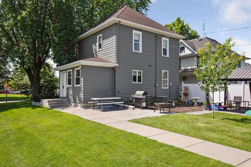 212 Lake St E - Photo 4 of 31