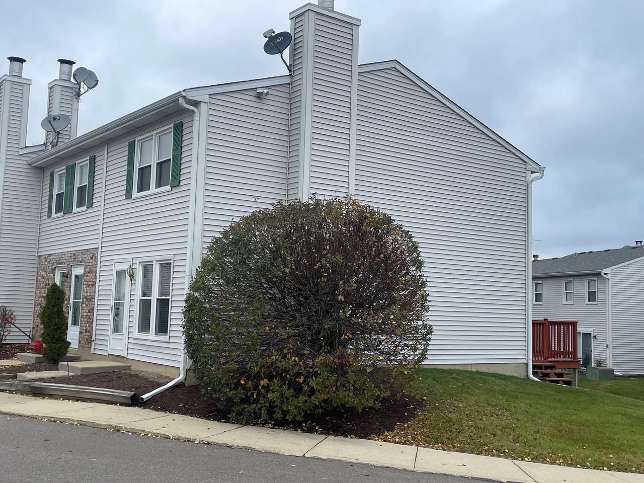 1260 Marywood Ct - Photo 3 of 8