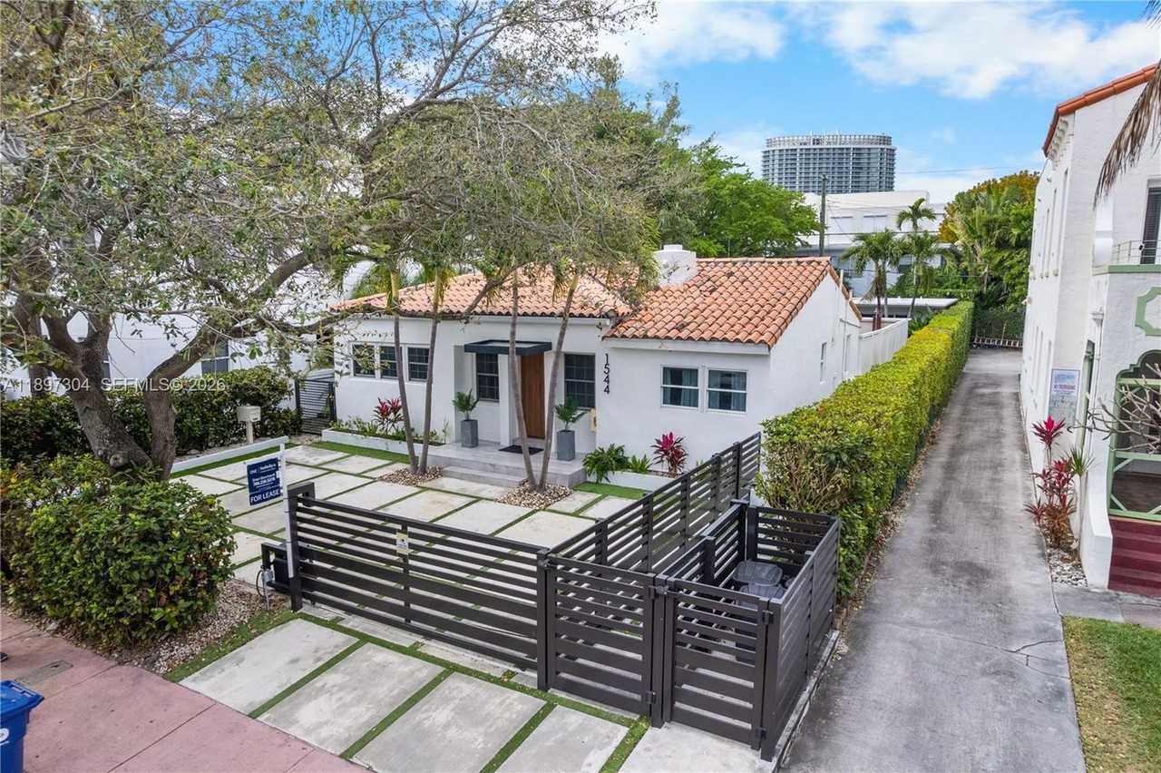 1544 Michigan Ave - Photo 3 of 8